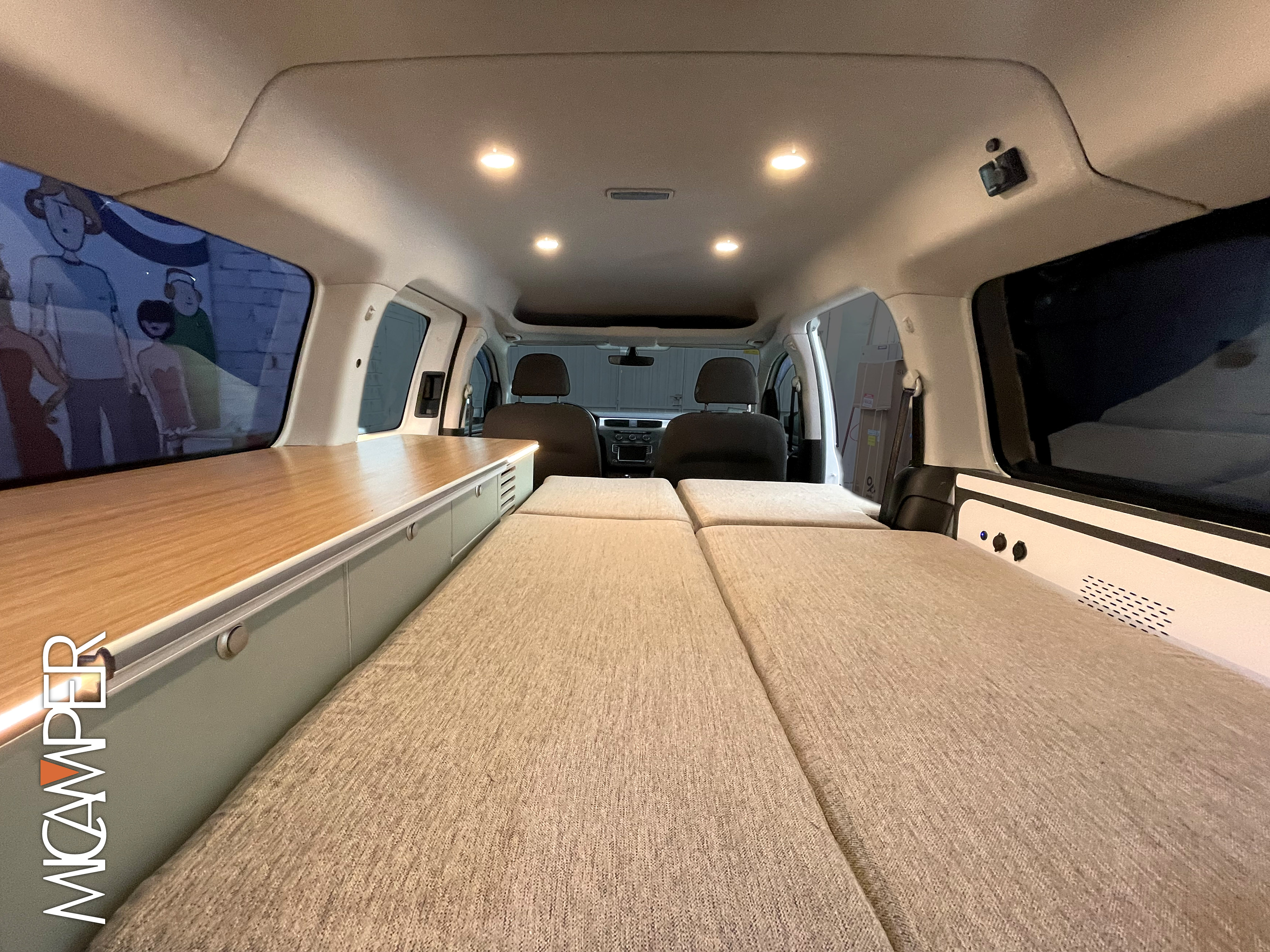 Foto 12 : Volkswagen CamperCaddy