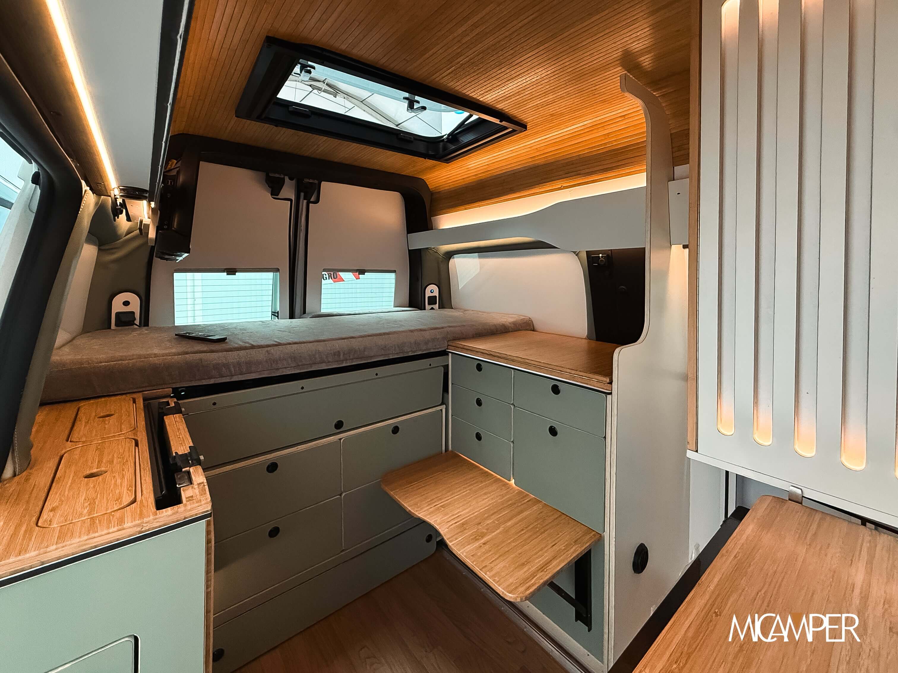 Foto 3 : Camperización Ford Transit Custom L1H2: Innovación y Espacio a Medida
