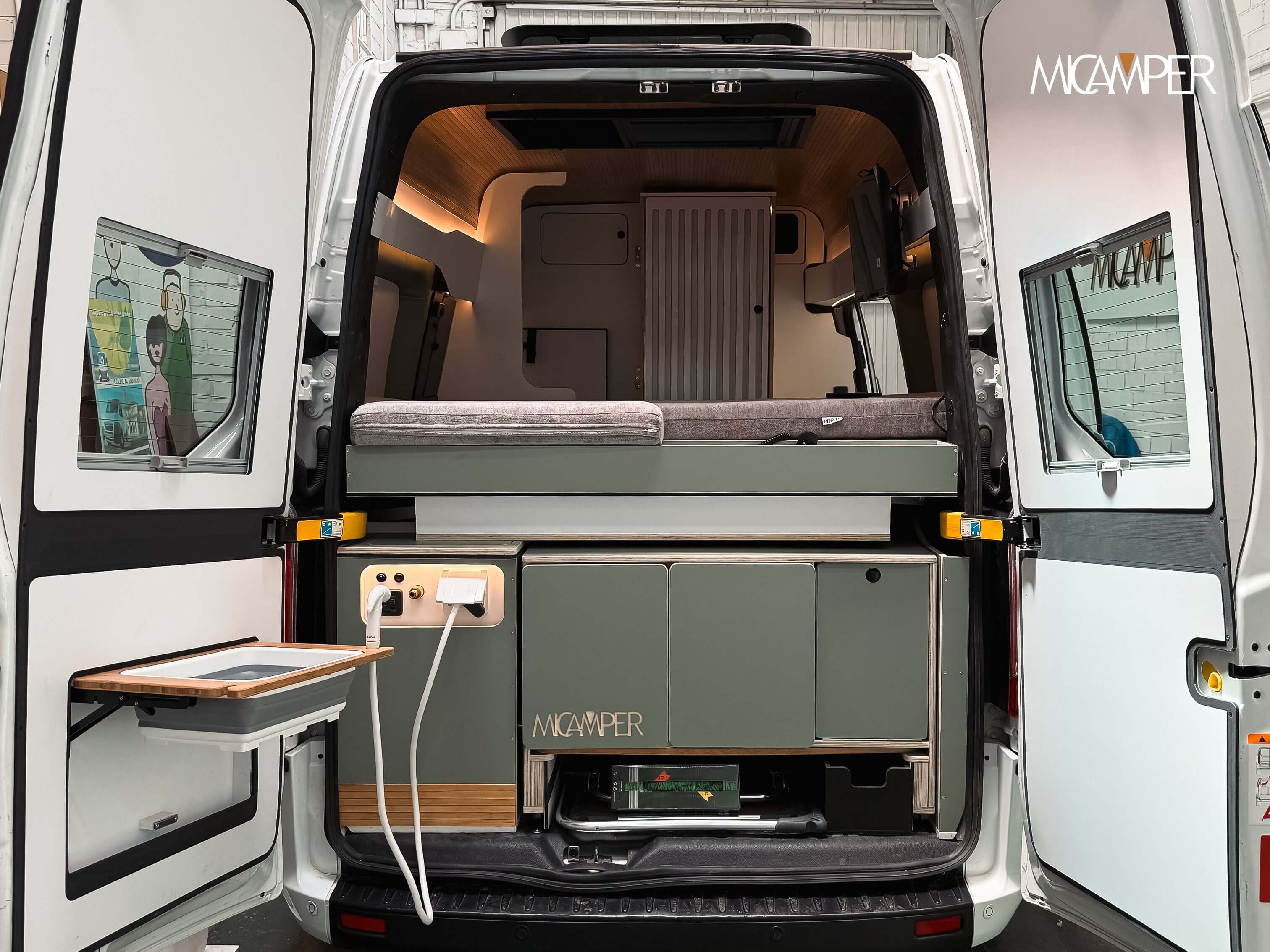 Foto 8 : Camperización Ford Transit Custom L1H2: Innovación y Espacio a Medida