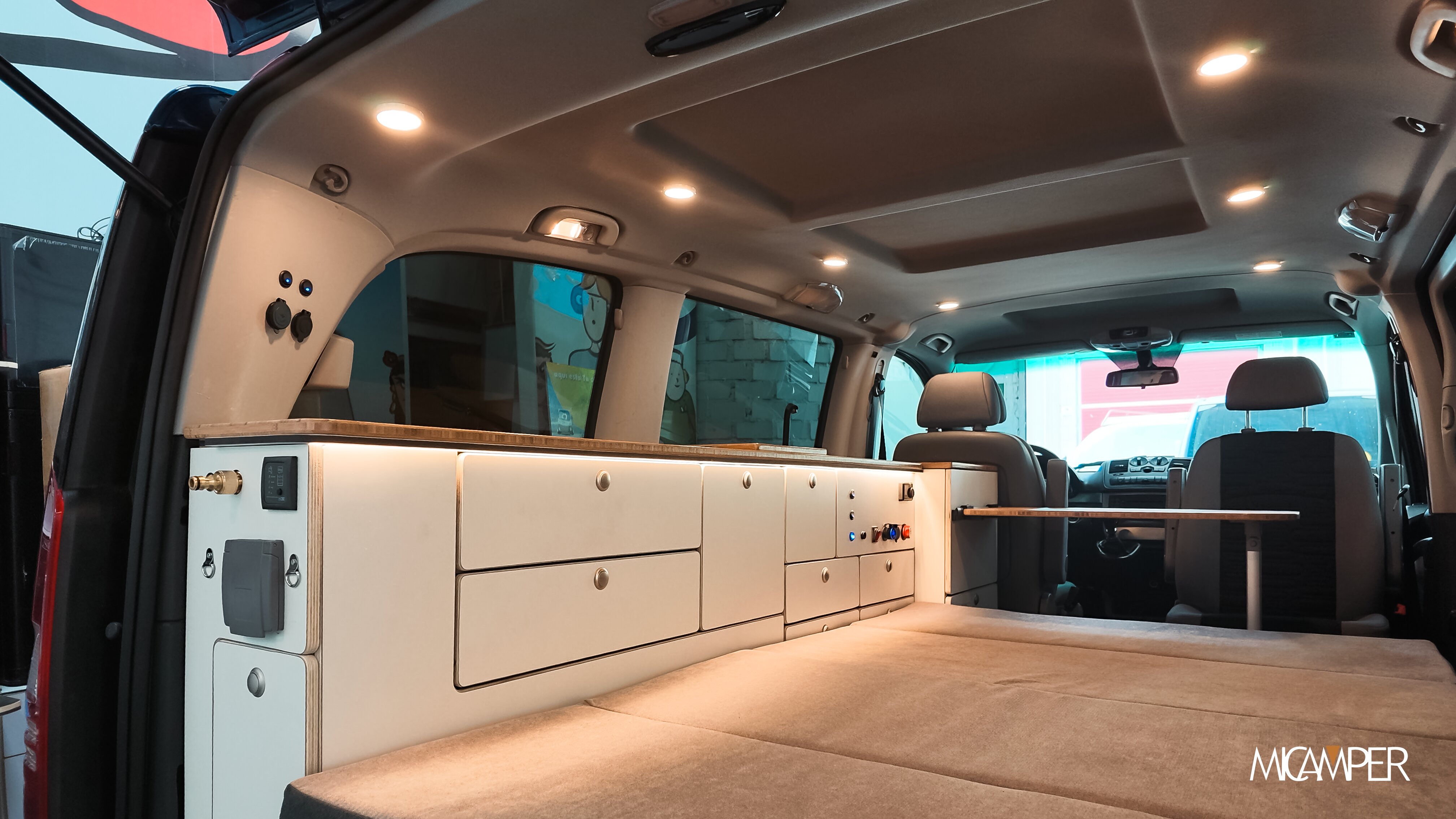 Foto 5 : Camperización Mercedes Viano a Medida