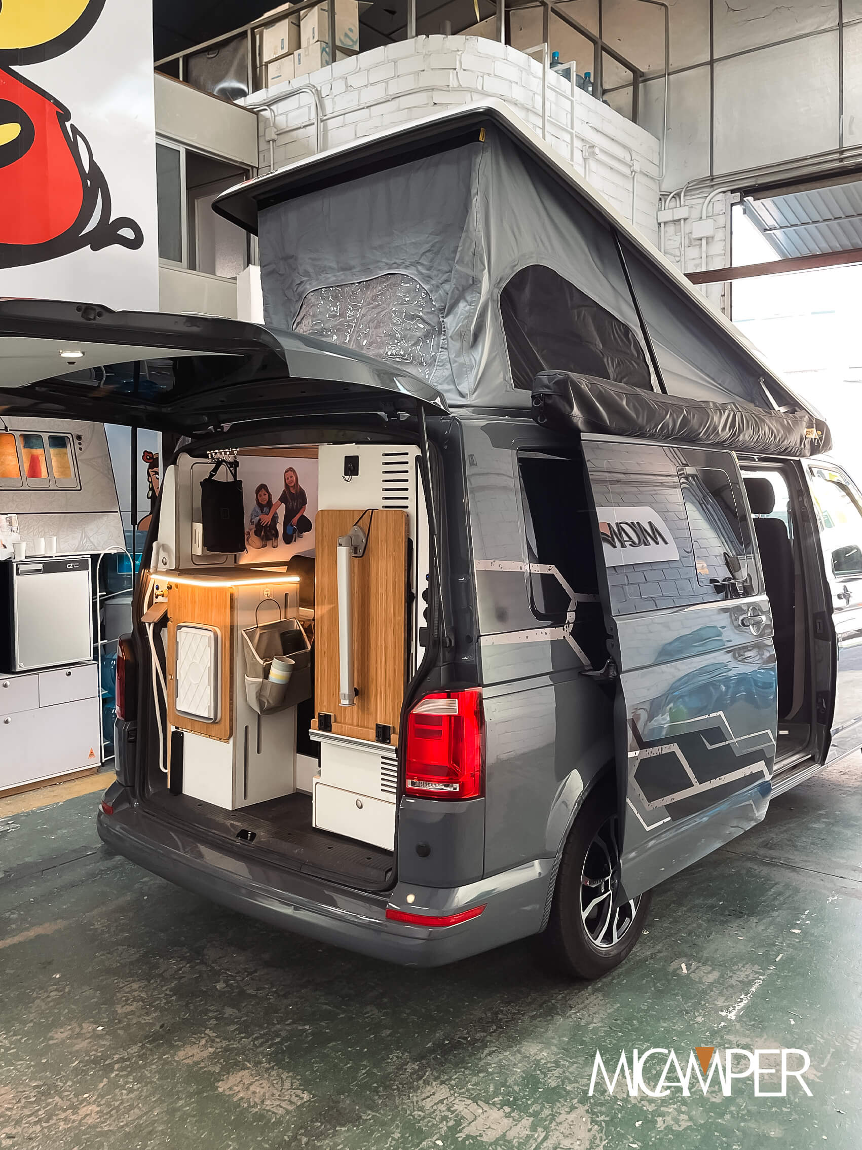 Foto 1 : Camperización Volkswagen T6 a Medida con Techo Elevable