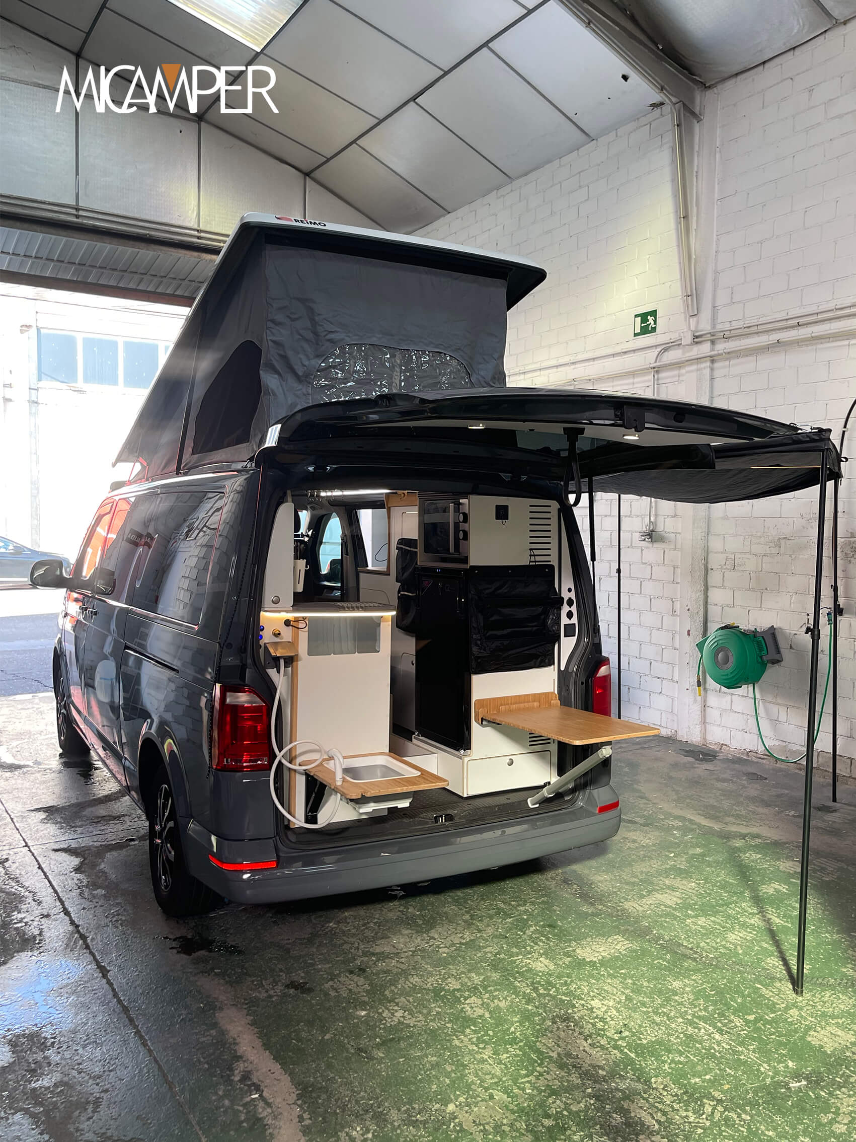Foto 3 : Camperización Volkswagen T6 a Medida con Techo Elevable