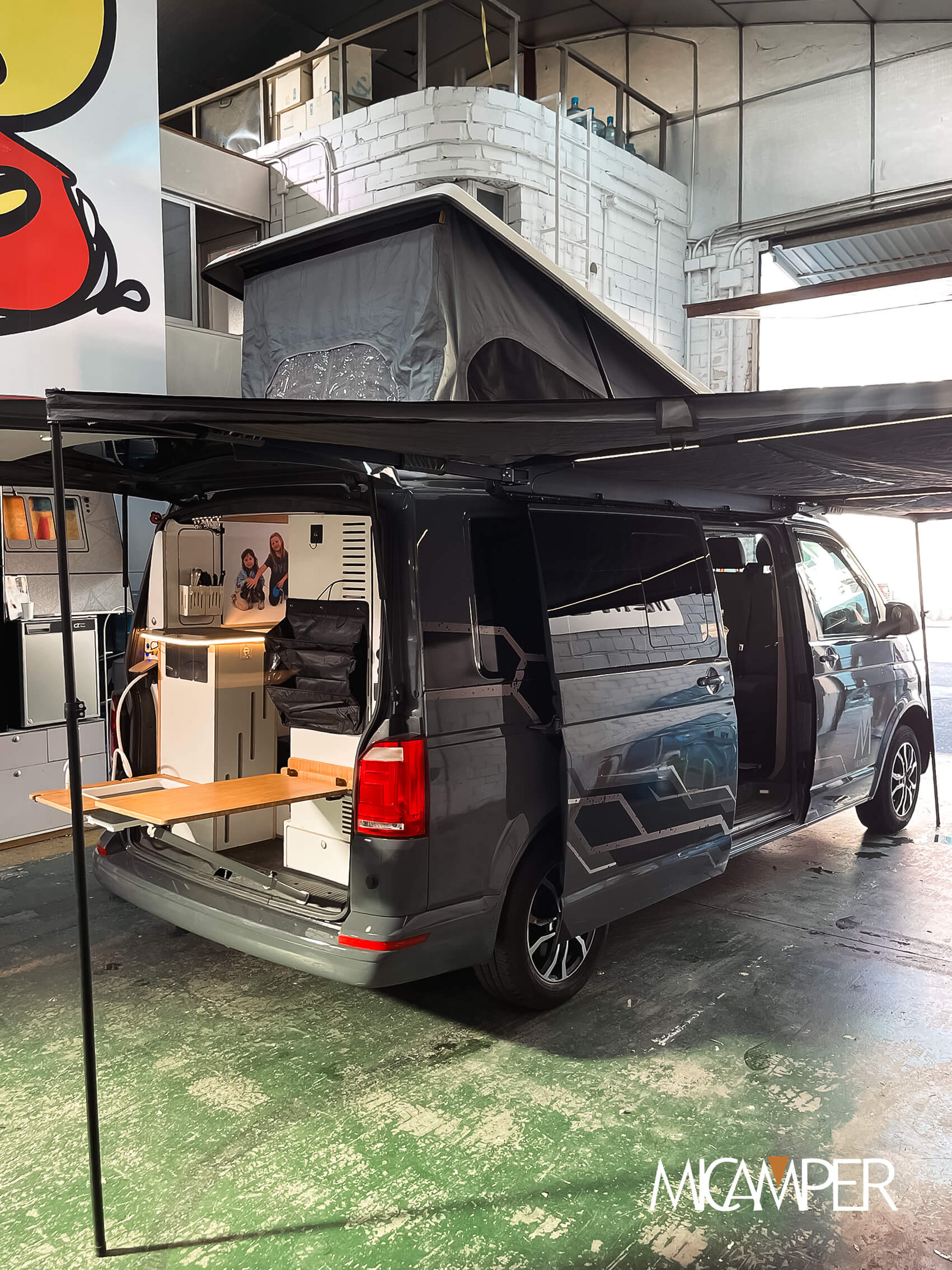 Foto 2 : Camperización Volkswagen T6 a Medida con Techo Elevable