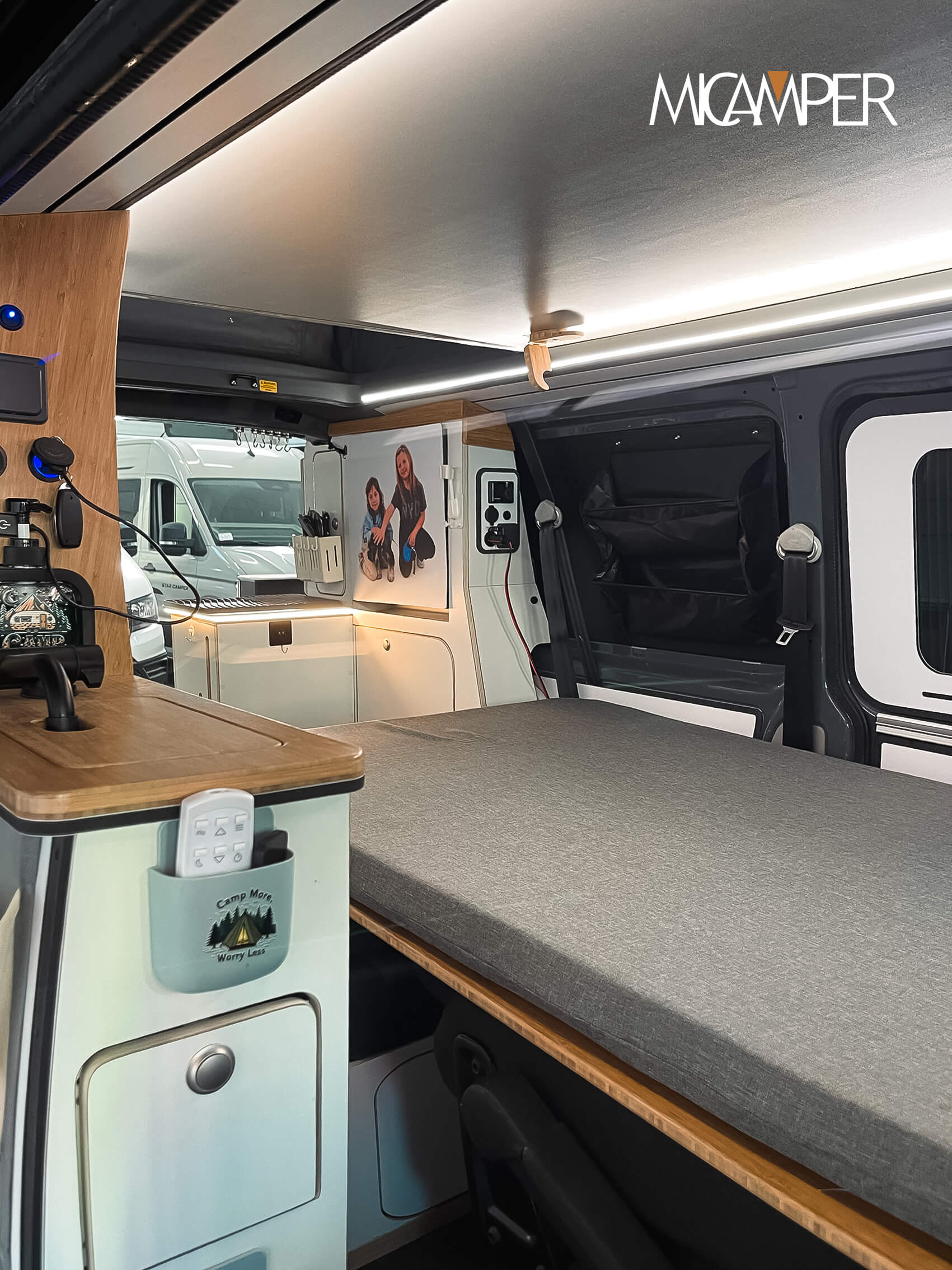 Foto 12 : Camperización Volkswagen T6 a Medida con Techo Elevable