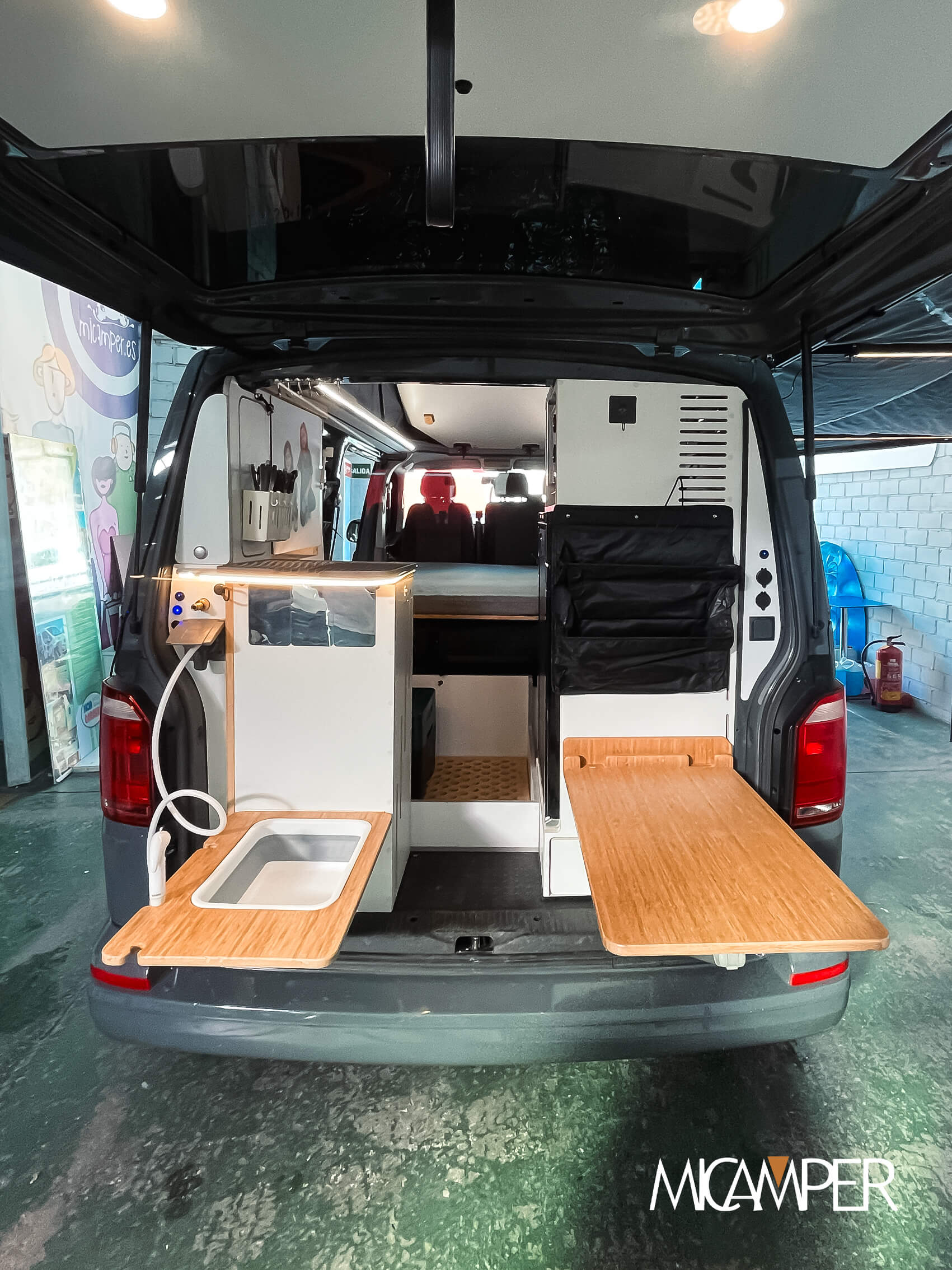 Foto 5 : Camperización Volkswagen T6 a Medida con Techo Elevable