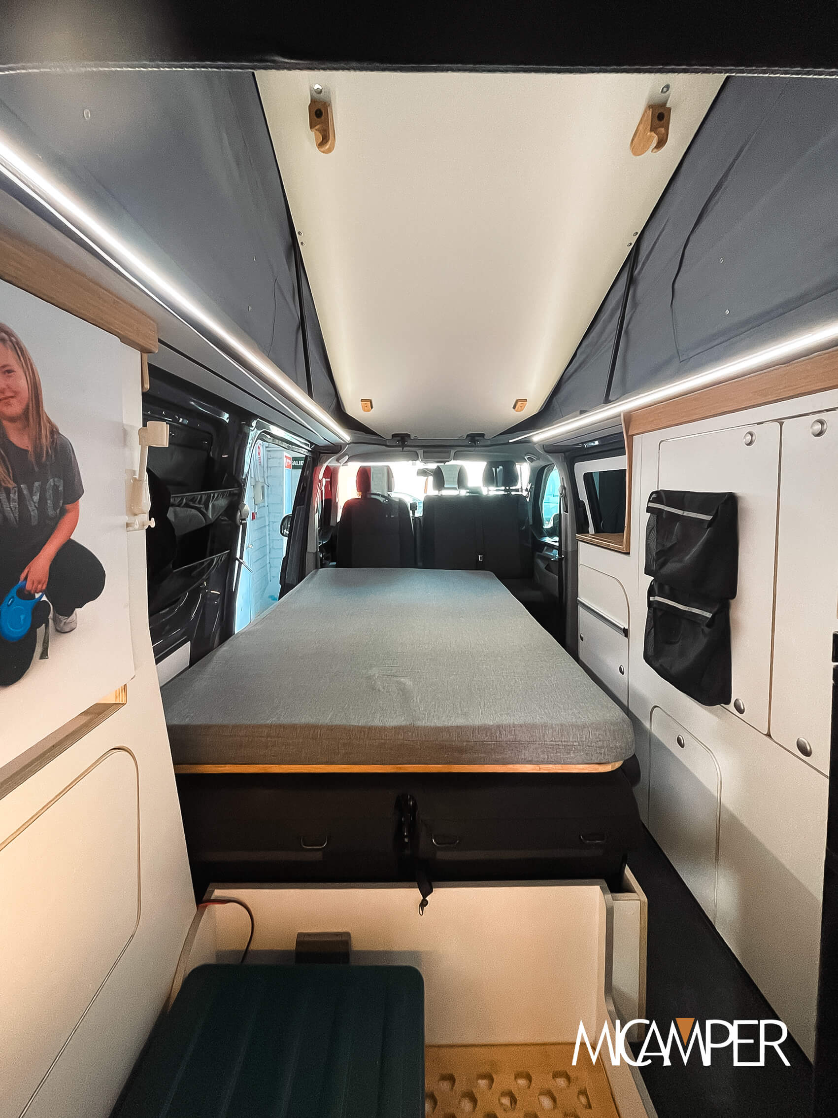 Foto 8 : Camperización Volkswagen T6 a Medida con Techo Elevable